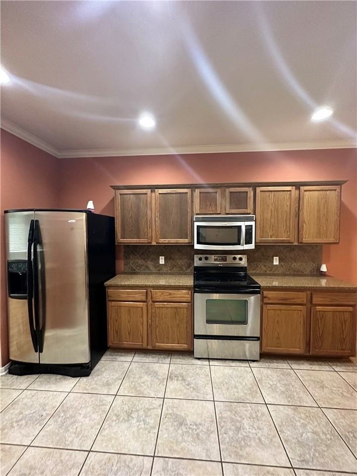 2545 Las Brisas St - Photo 5 of 38