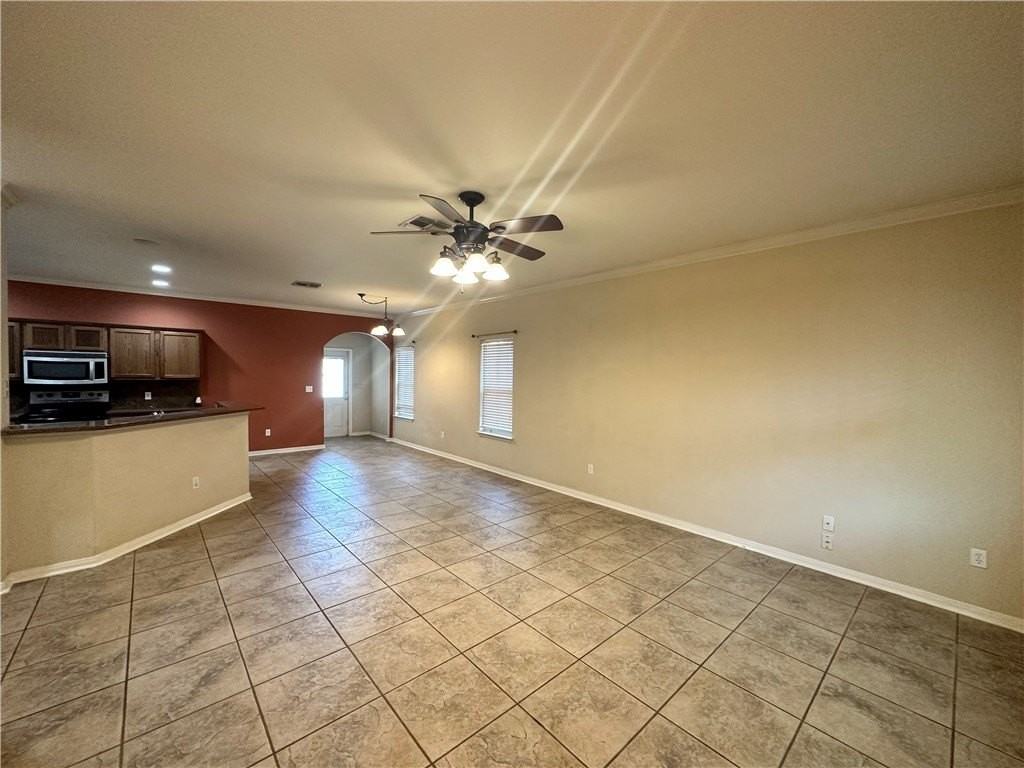 2545 Las Brisas St - Photo 6 of 38