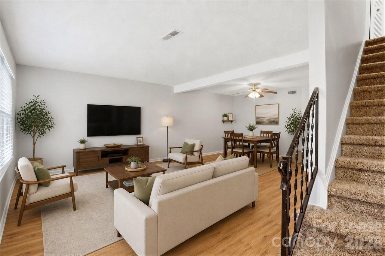 8846 Hunter Ridge Dr - Photo 3 of 4