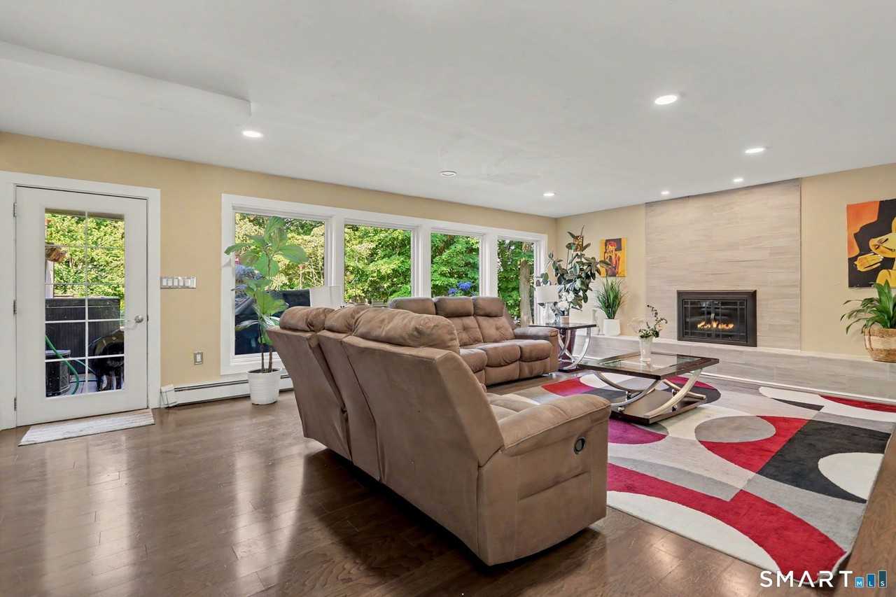 116 Beechwood Ln - Photo 4 of 37
