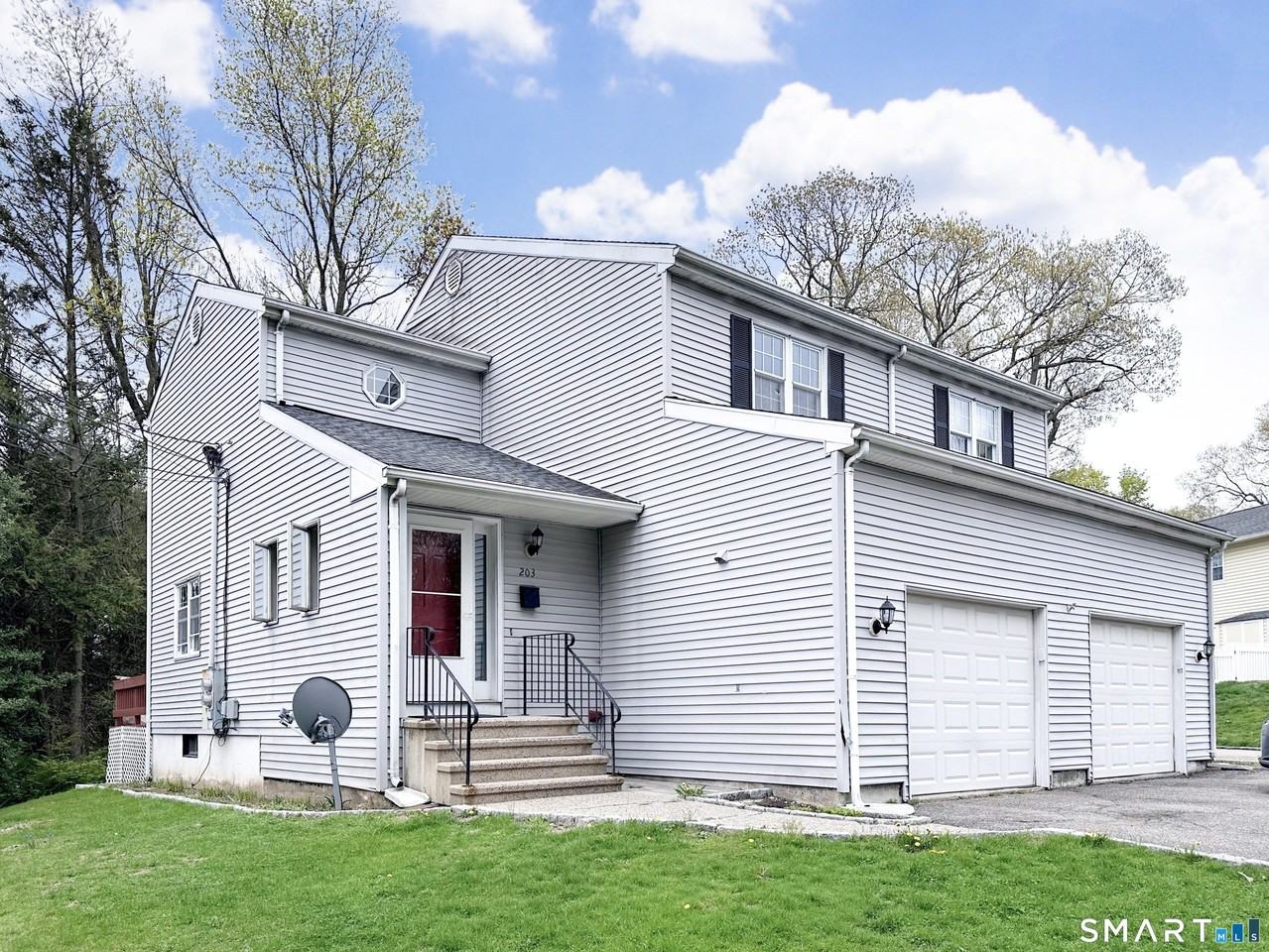 203 Capewell Ave - Photo 2 of 38