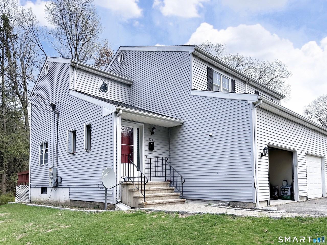 203 Capewell Ave - Photo 4 of 38