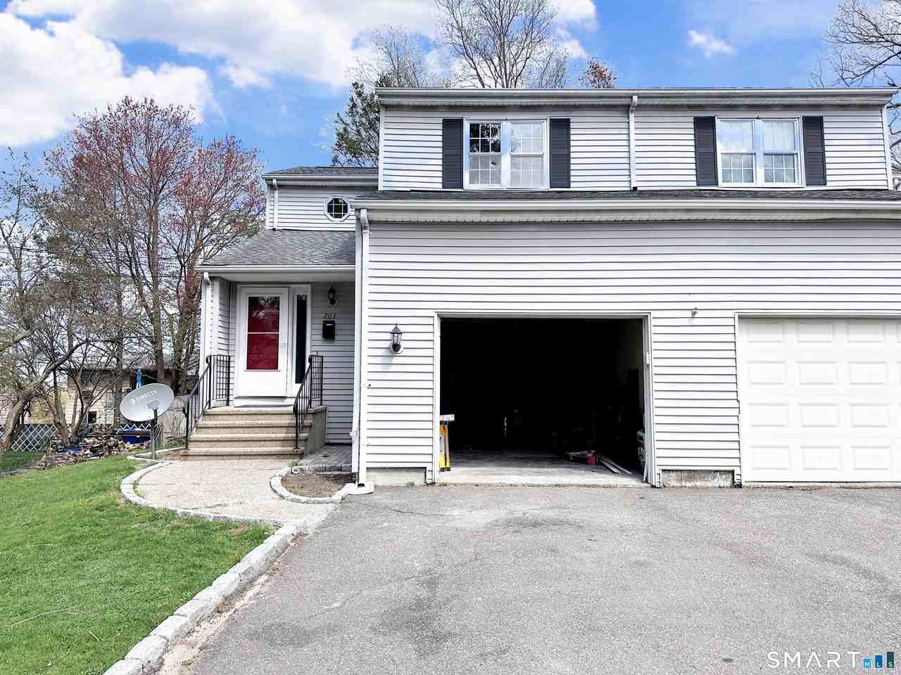 203 Capewell Ave - Photo 5 of 38