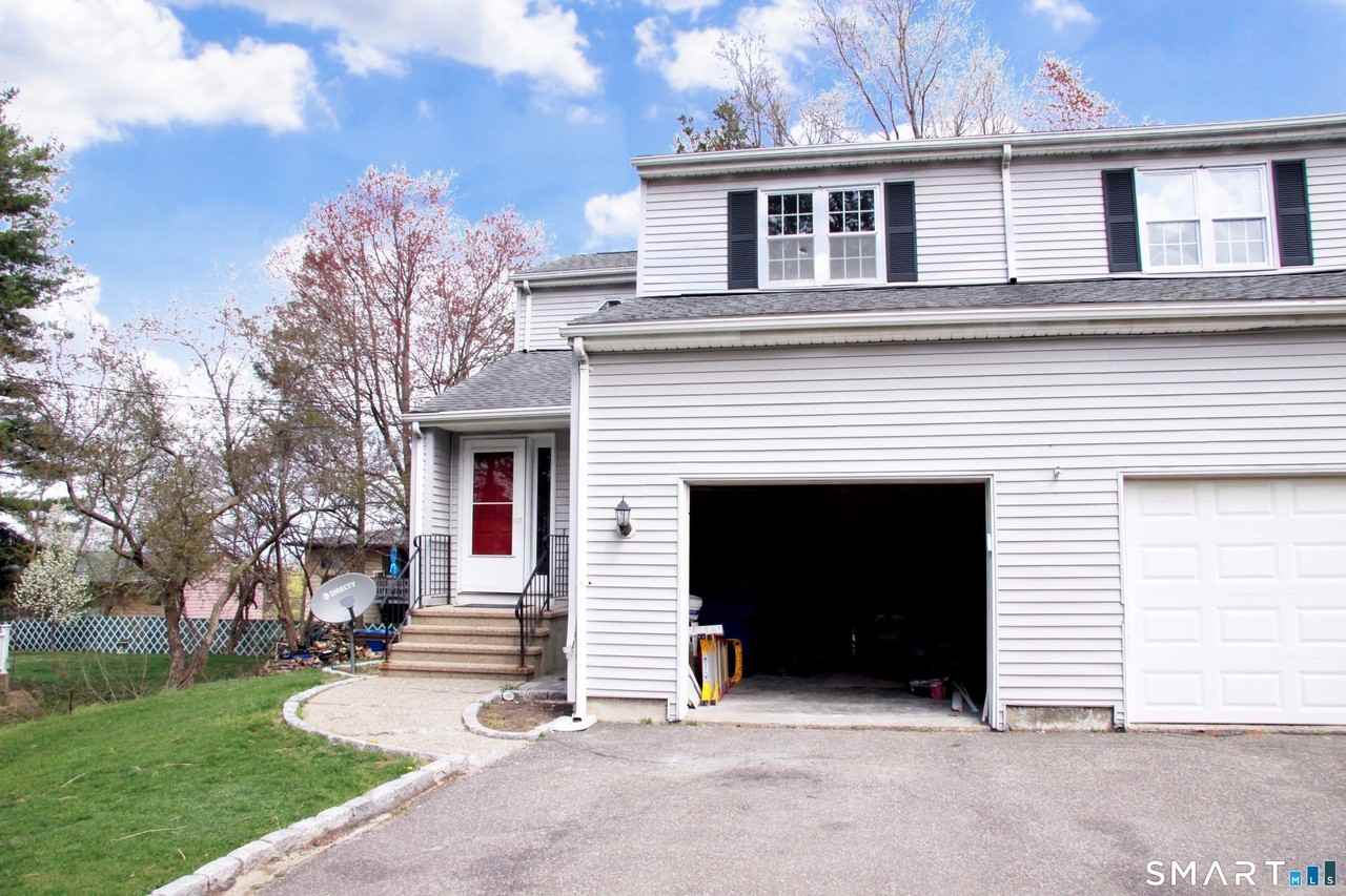 203 Capewell Ave - Photo 7 of 38