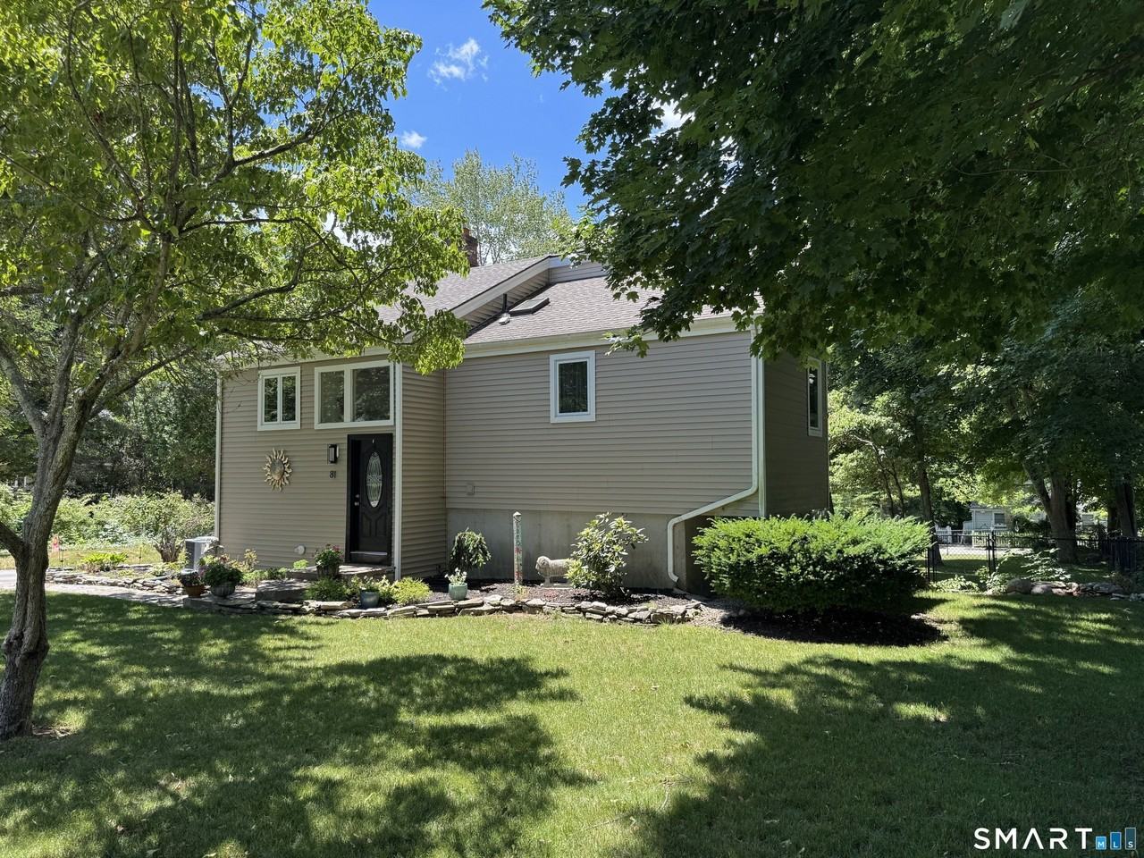 81 Oswegatchie Rd - Photo 2 of 36