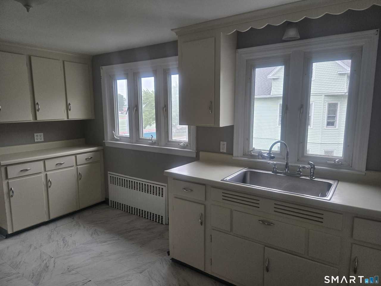 63 Brookfield St - Photo 2 of 11