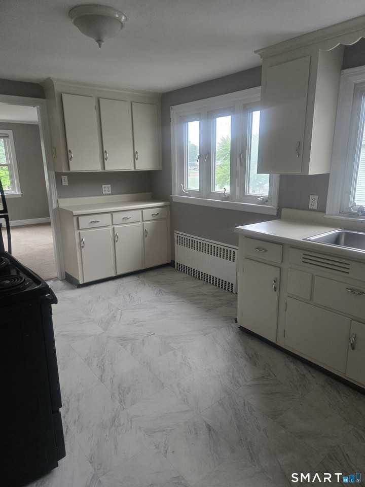 63 Brookfield St - Photo 3 of 11