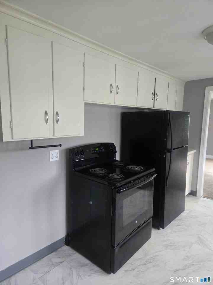 63 Brookfield St - Photo 4 of 11