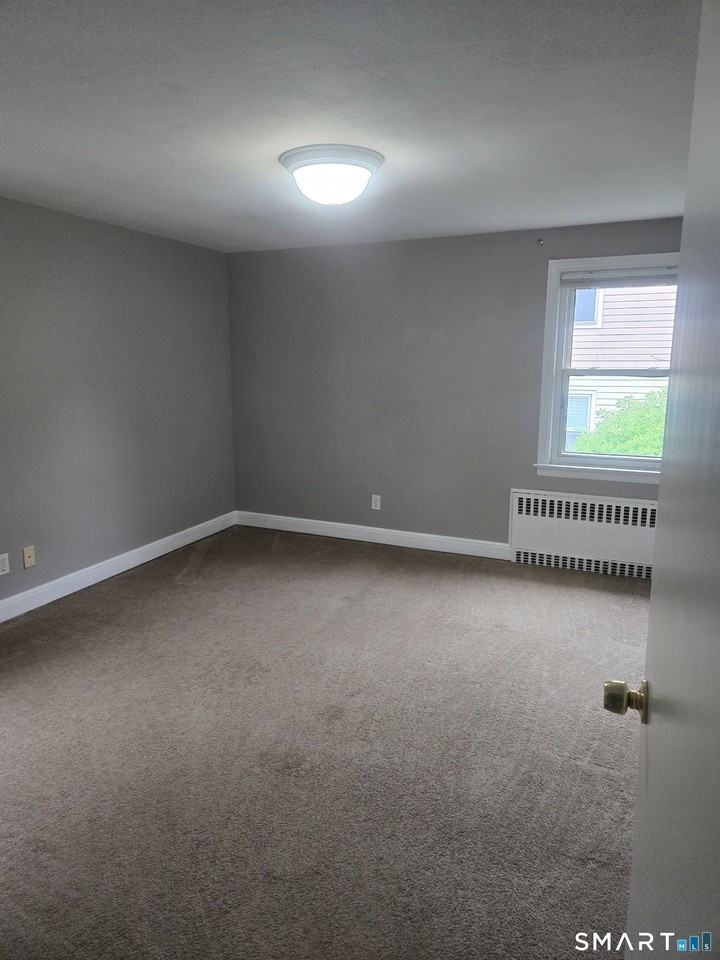 63 Brookfield St - Photo 7 of 11
