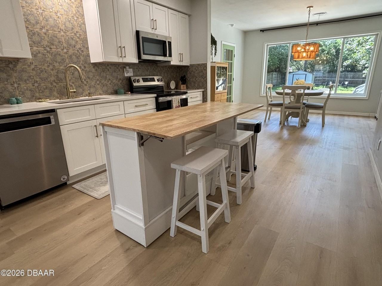 43 Warwick Ave - Photo 6 of 34