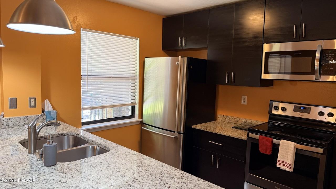 1681 Spring Garden Ct - Photo 4 of 20