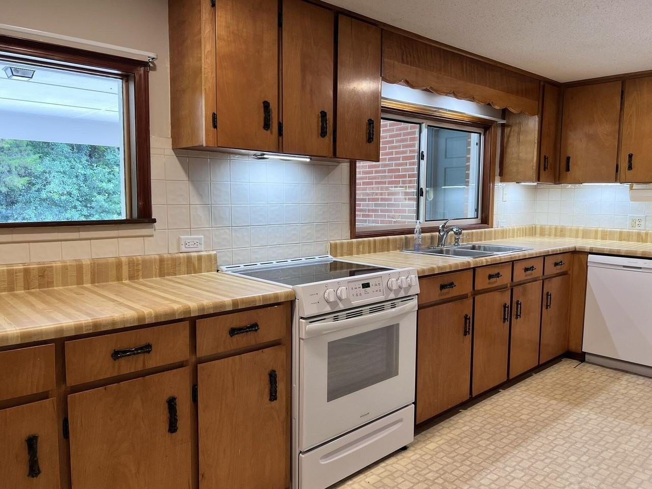 5246 Old River Rd - Photo 4 of 25