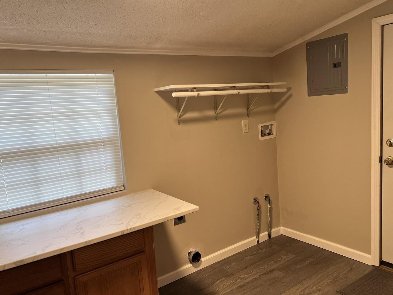 5246 Old River Rd - Photo 5 of 25