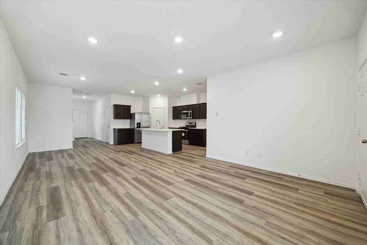 1002 Concord Pointe Ln - Photo 2 of 8