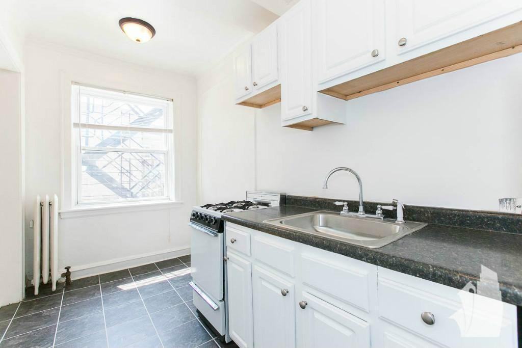 5516 N Kenmore Ave #203 - Photo 4 of 10