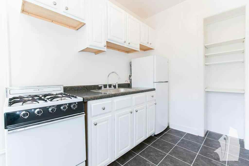 5516 N Kenmore Ave #203 - Photo 5 of 10