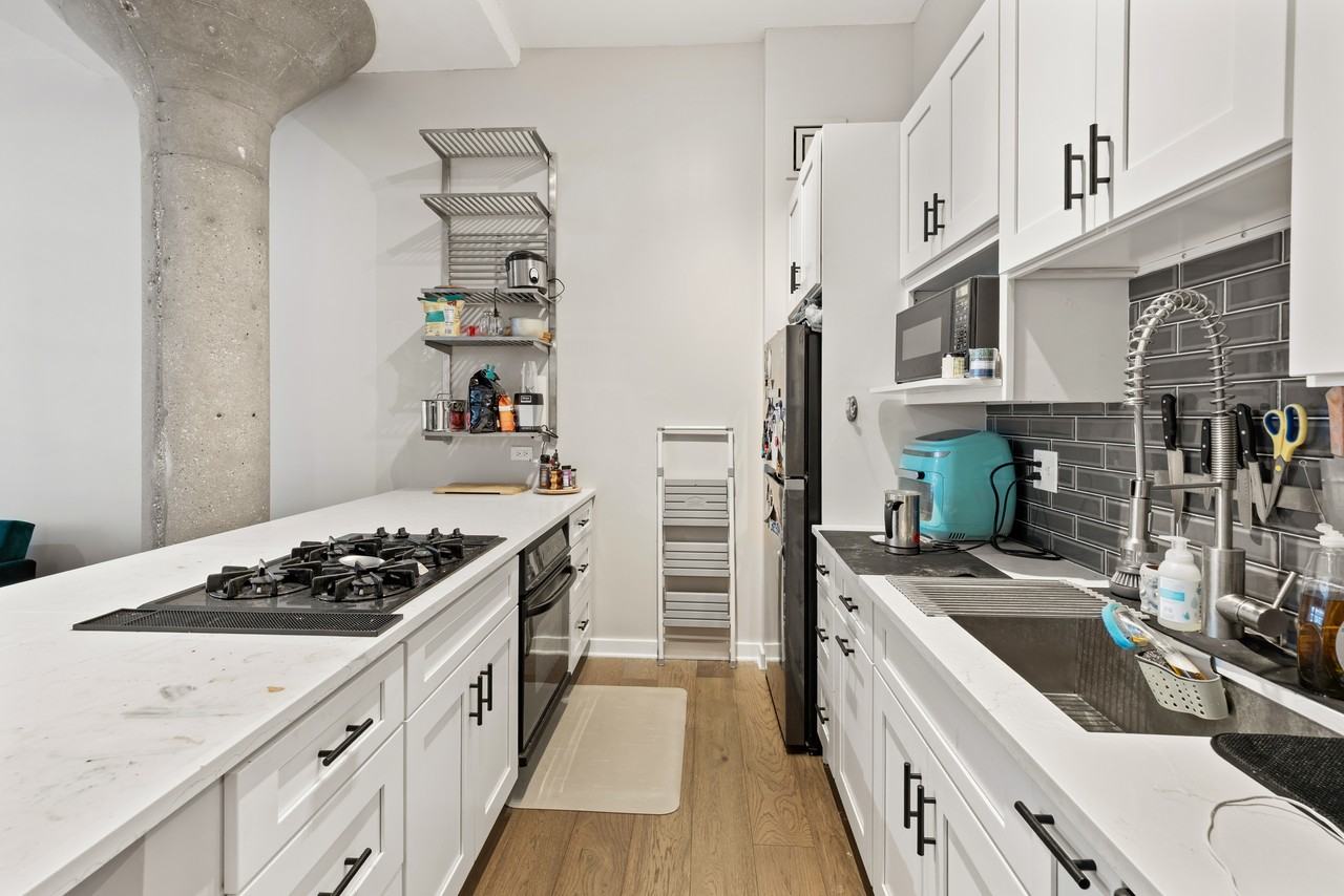 130 S Canal St #612 - Photo 3 of 20