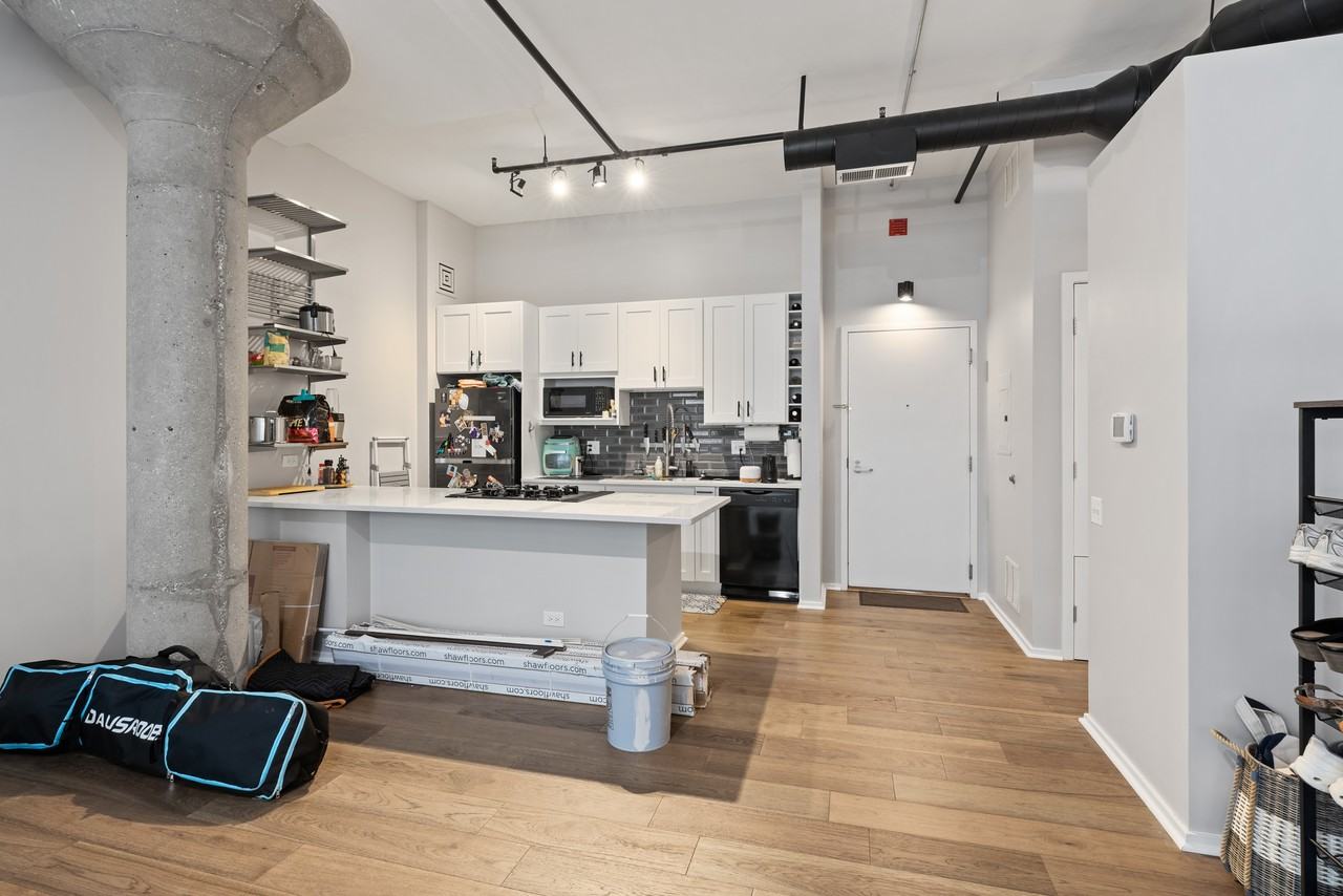 130 S Canal St #612 - Photo 4 of 20