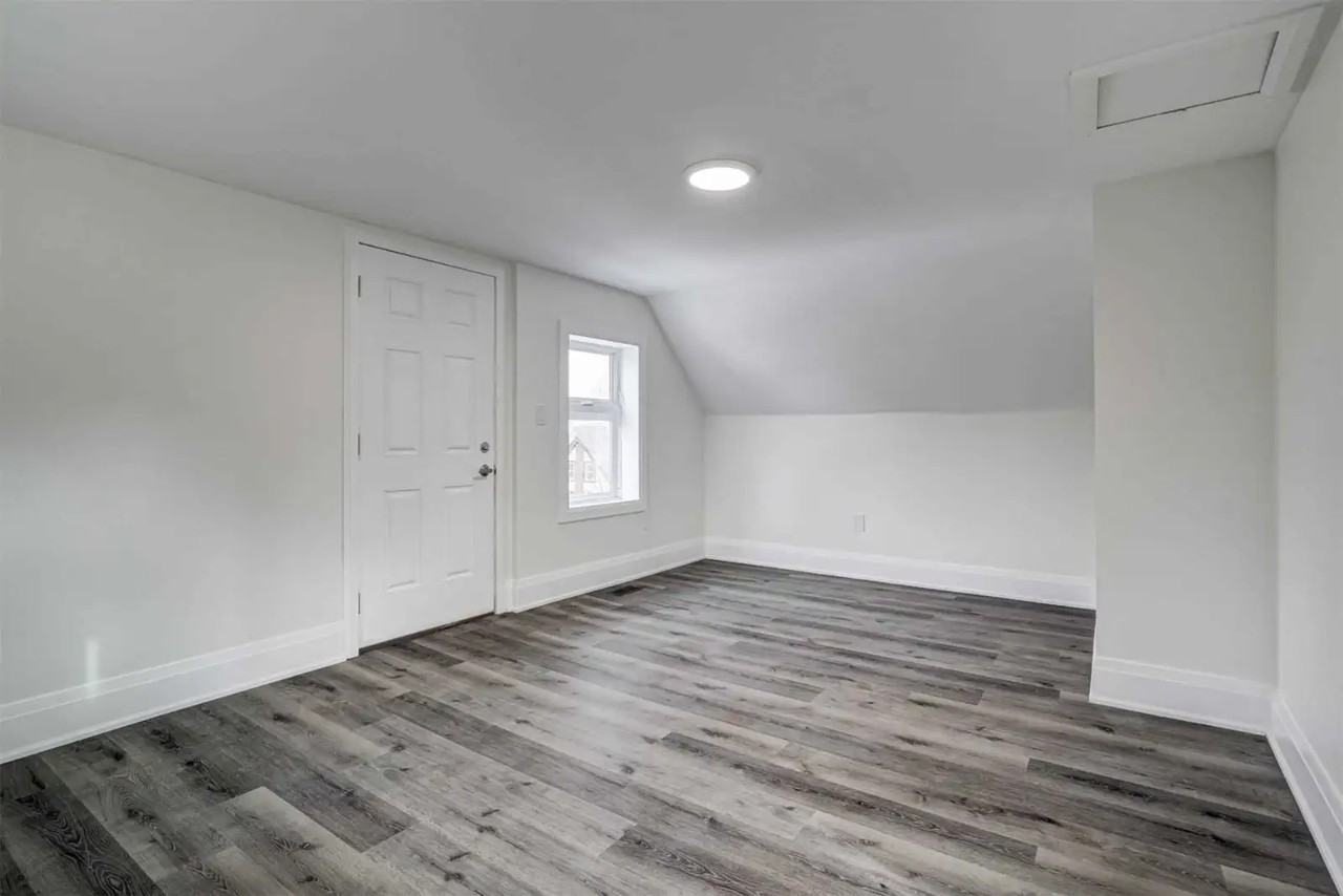 205 Hunter Street East - Photo 3 of 10