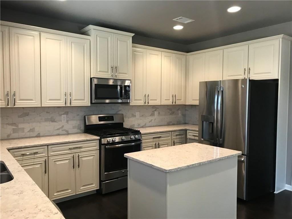 2485 Matlin Way - Photo 3 of 14