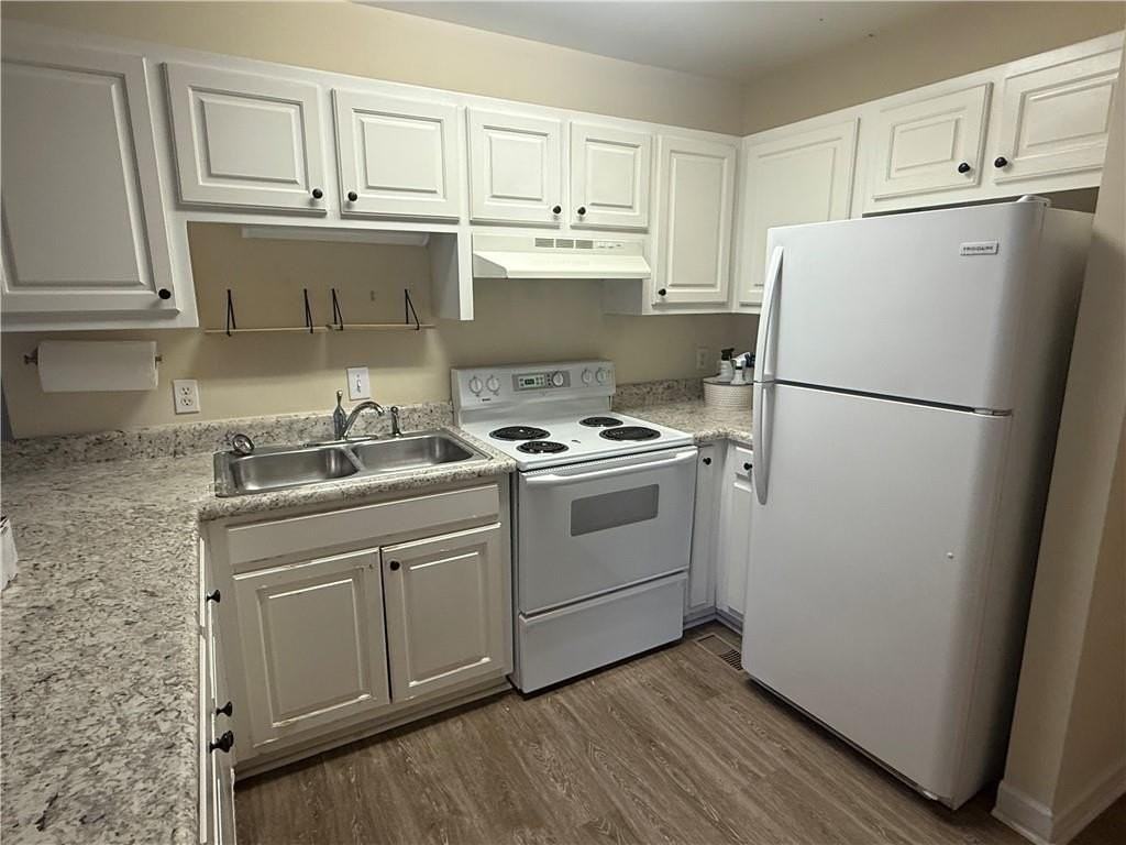 683 Grant St #I - Photo 4 of 10