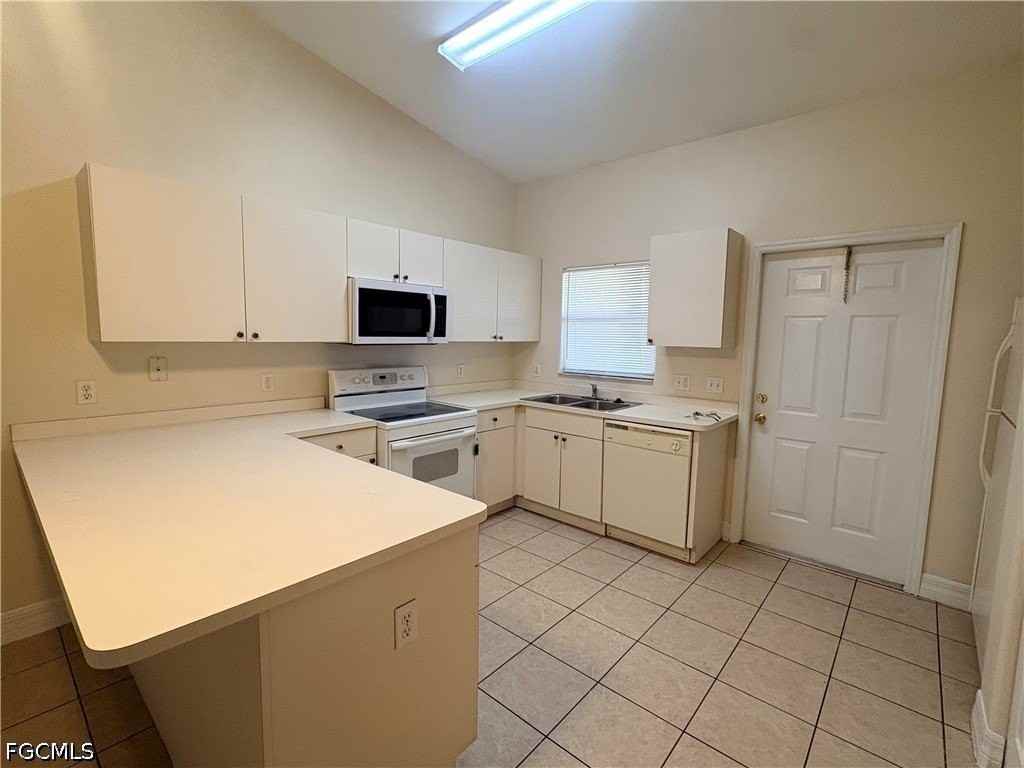 1713 Sw 33rd Ter - Photo 2 of 10