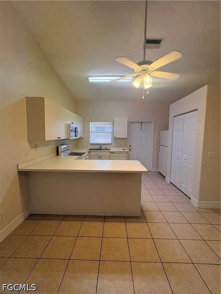 1713 Sw 33rd Ter - Photo 3 of 10