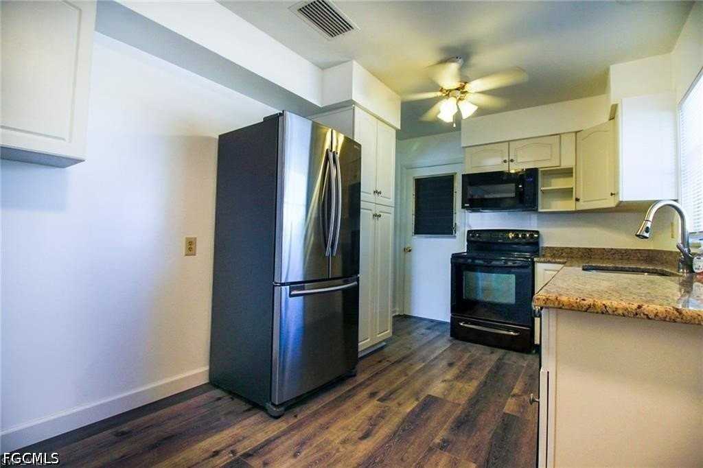 5302 Malibu Ct - Photo 5 of 19