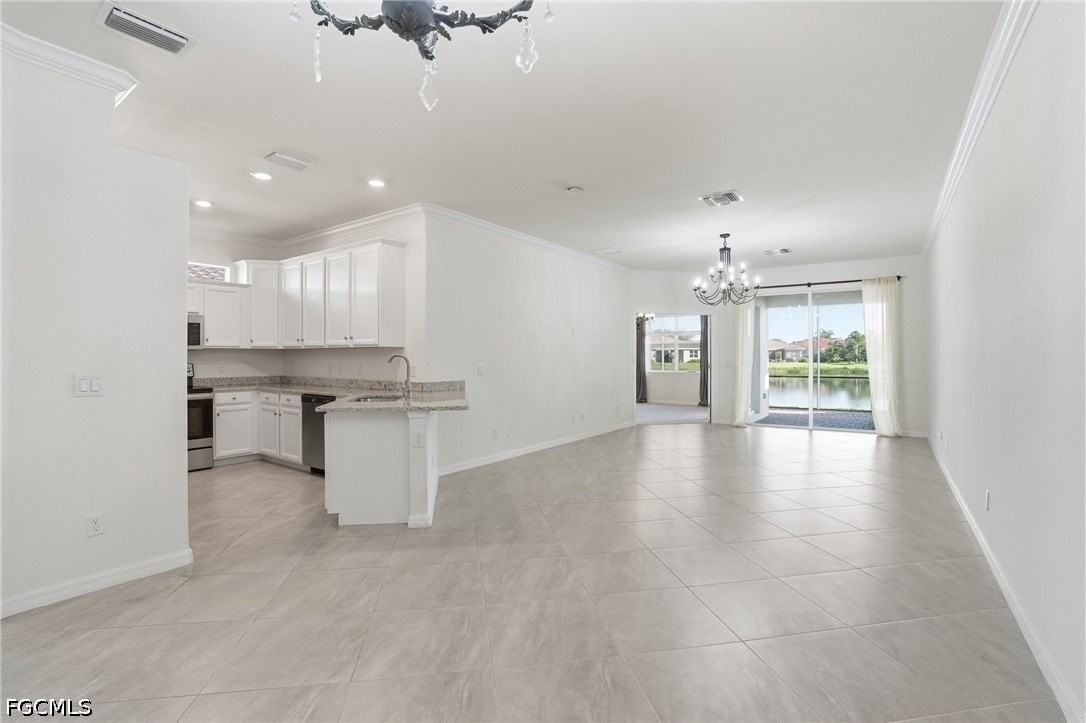 1835 Alameda Dr - Photo 4 of 33