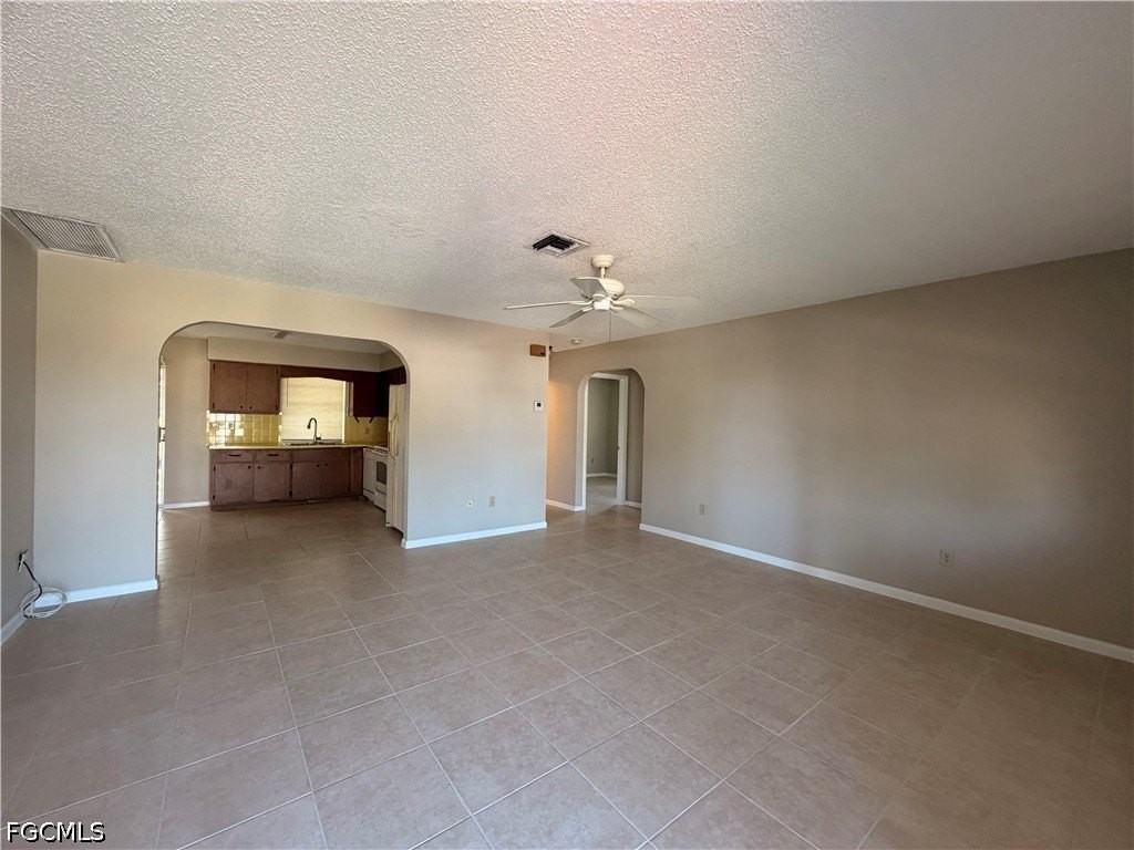 18433 Iris Rd - Photo 2 of 16