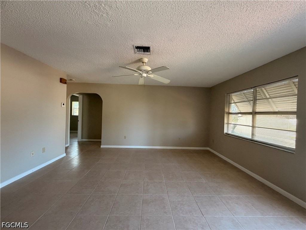 18433 Iris Rd - Photo 3 of 16