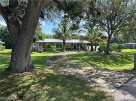 featured image of 1343 Woodmere Ln