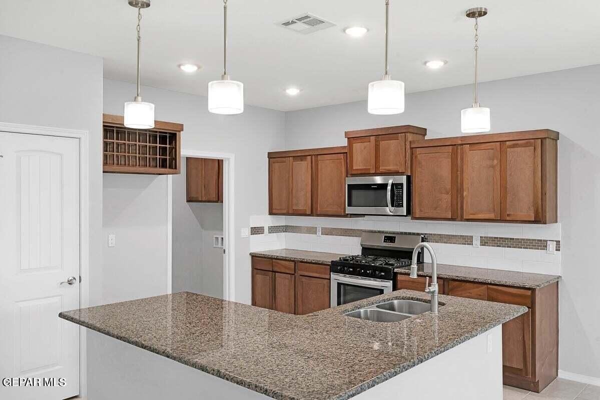 12661 Kingsbury Ave - Photo 4 of 15