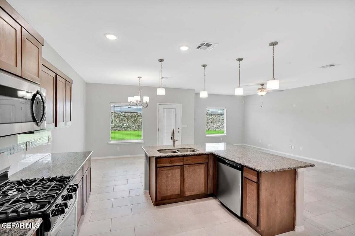 12661 Kingsbury Ave - Photo 5 of 15