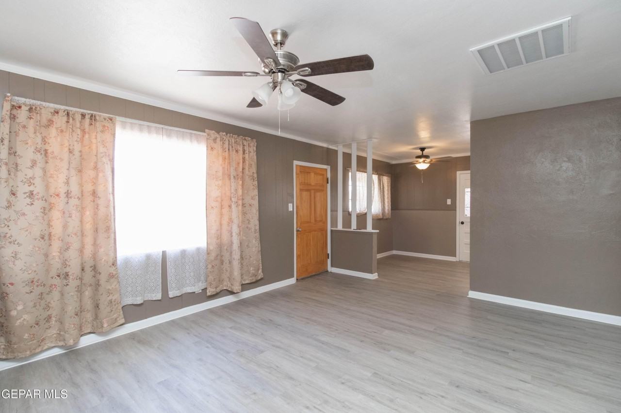 321 Walsh Ln - Photo 2 of 38