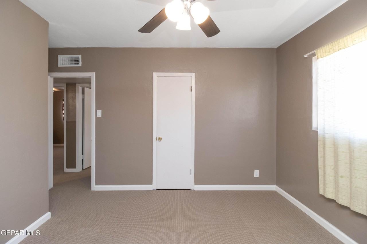 321 Walsh Ln - Photo 4 of 38