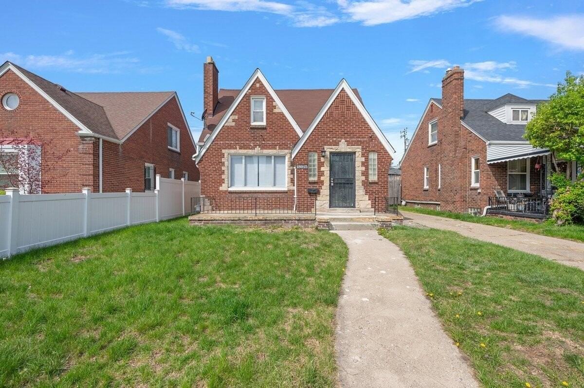18915 Steel St - Photo 4 of 36