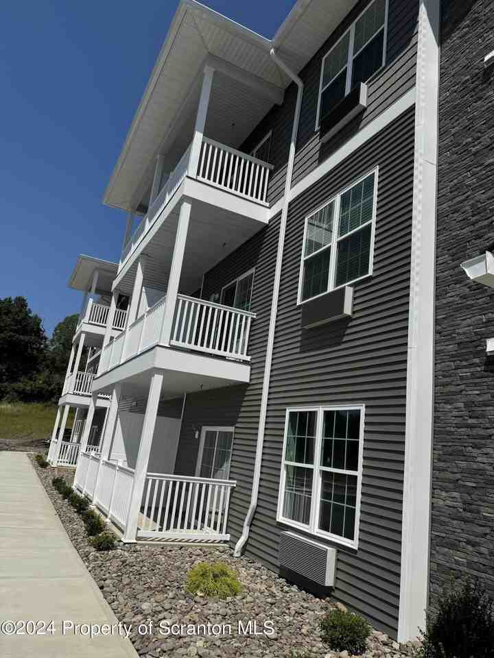101 Circle Drive - Photo 2 of 31