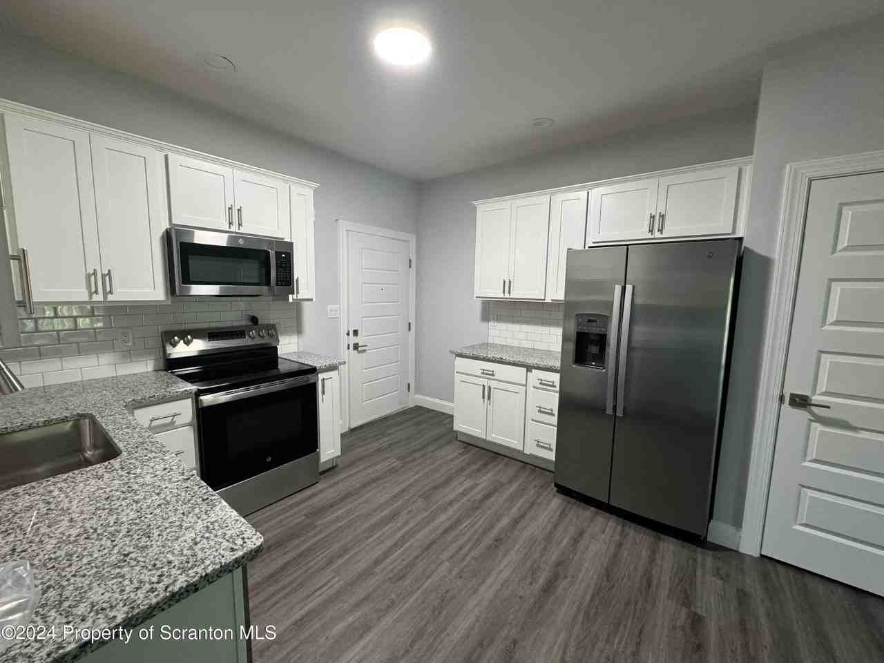 101 Circle Drive - Photo 6 of 31