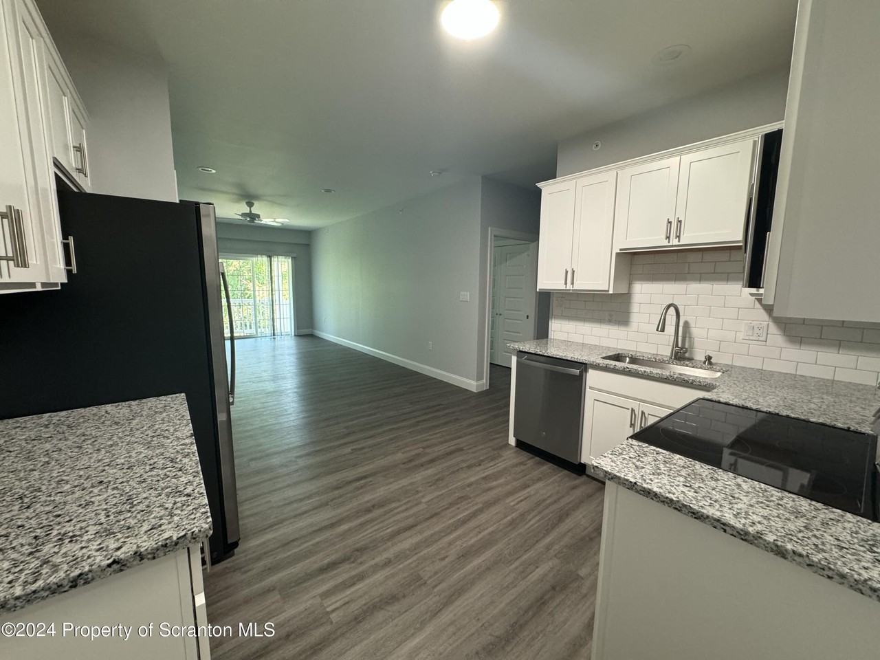 105 Circle Drive - Photo 5 of 31