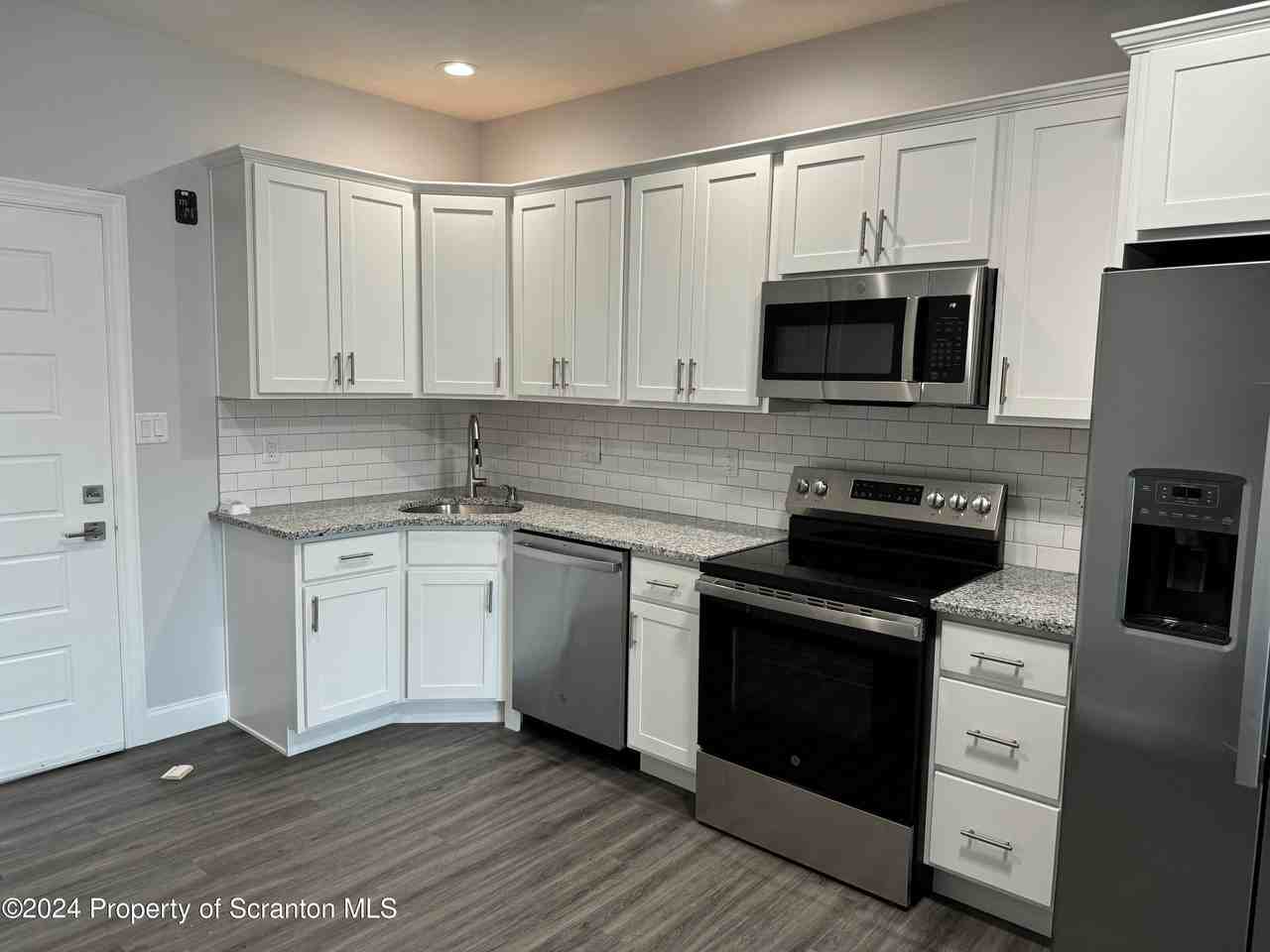 216 Circle Drive - Photo 3 of 31