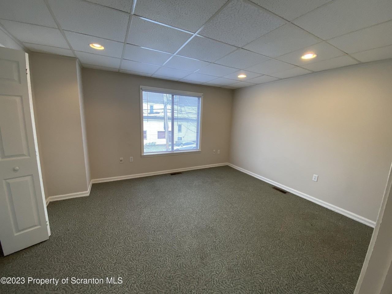 440 Larch St - Photo 4 of 9