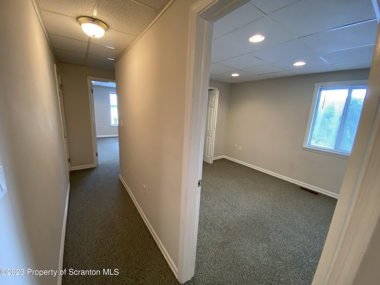 440 Larch St - Photo 5 of 9