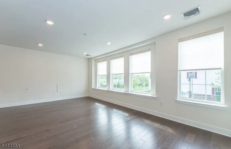 10 Colgate Dr - Photo 4 of 23