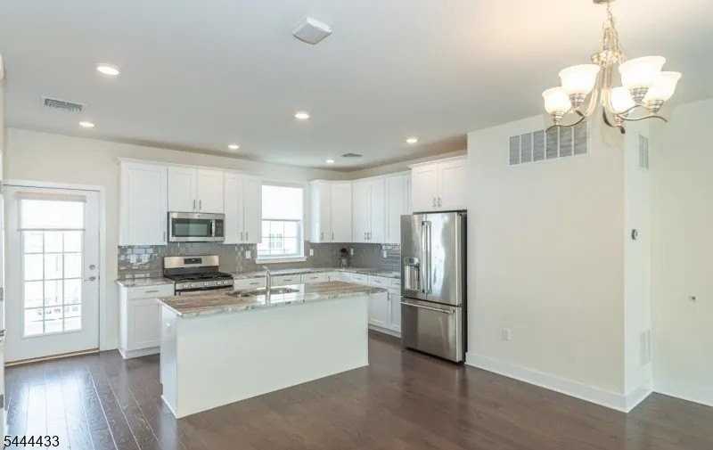 10 Colgate Dr - Photo 6 of 23