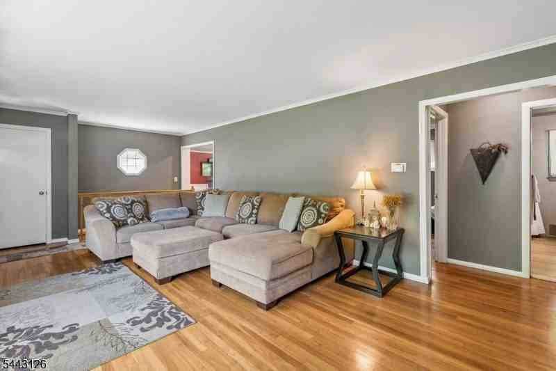 203 Dorchester St - Photo 3 of 26