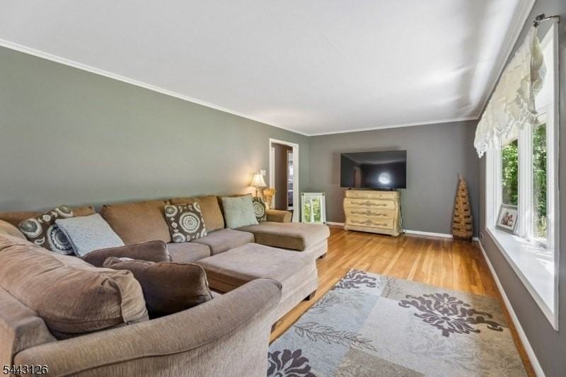 203 Dorchester St - Photo 4 of 26