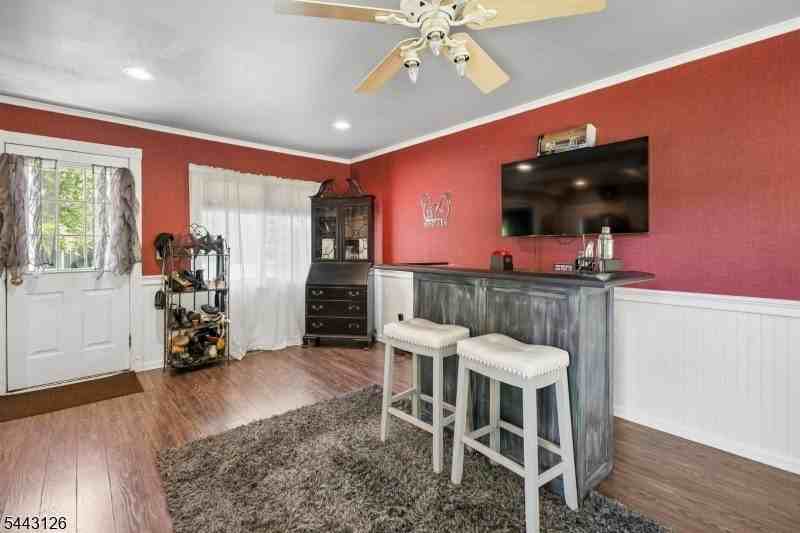 203 Dorchester St - Photo 7 of 26