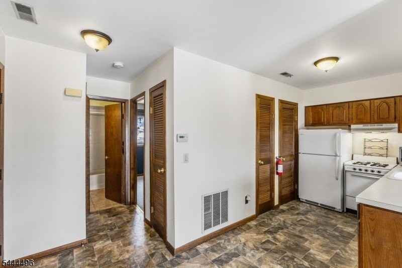 2 Squaw Valley Ct #6 - Photo 3 of 17