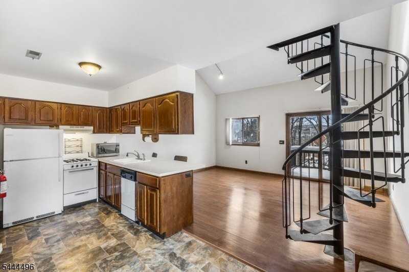 2 Squaw Valley Ct #6 - Photo 4 of 17